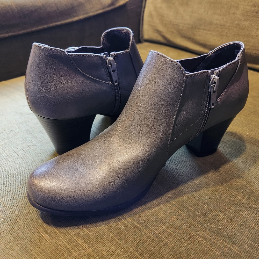 Croft & Barrow Women's Slate Gray Block Heel Ankle Boots